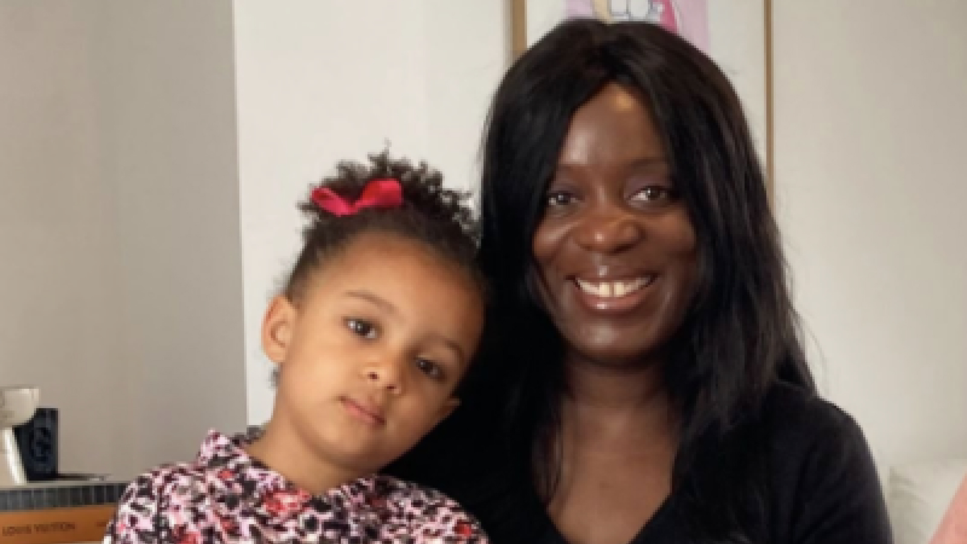 London mother and daughter (16x9)